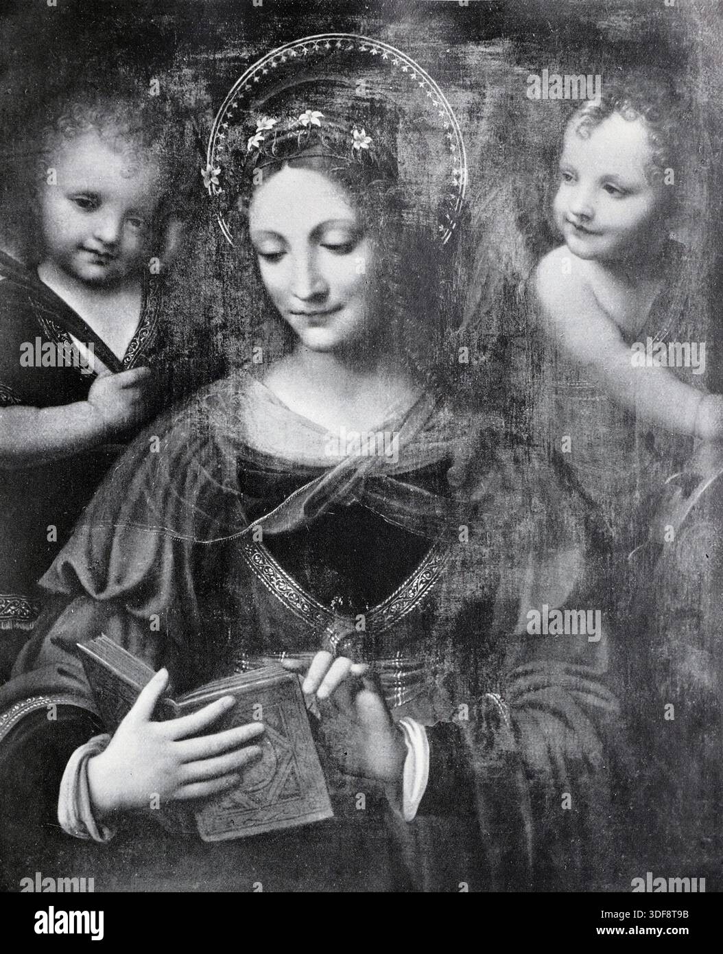 Sainte Catherine avec deux Anges. Gravure d'après Bernardino Luini. Black and White illustration from the Connoisseur, an Illustrated Magazine for Collectors vol 4 (sept - décembre 1902) publié à Londres par Otto Limited Banque D'Images