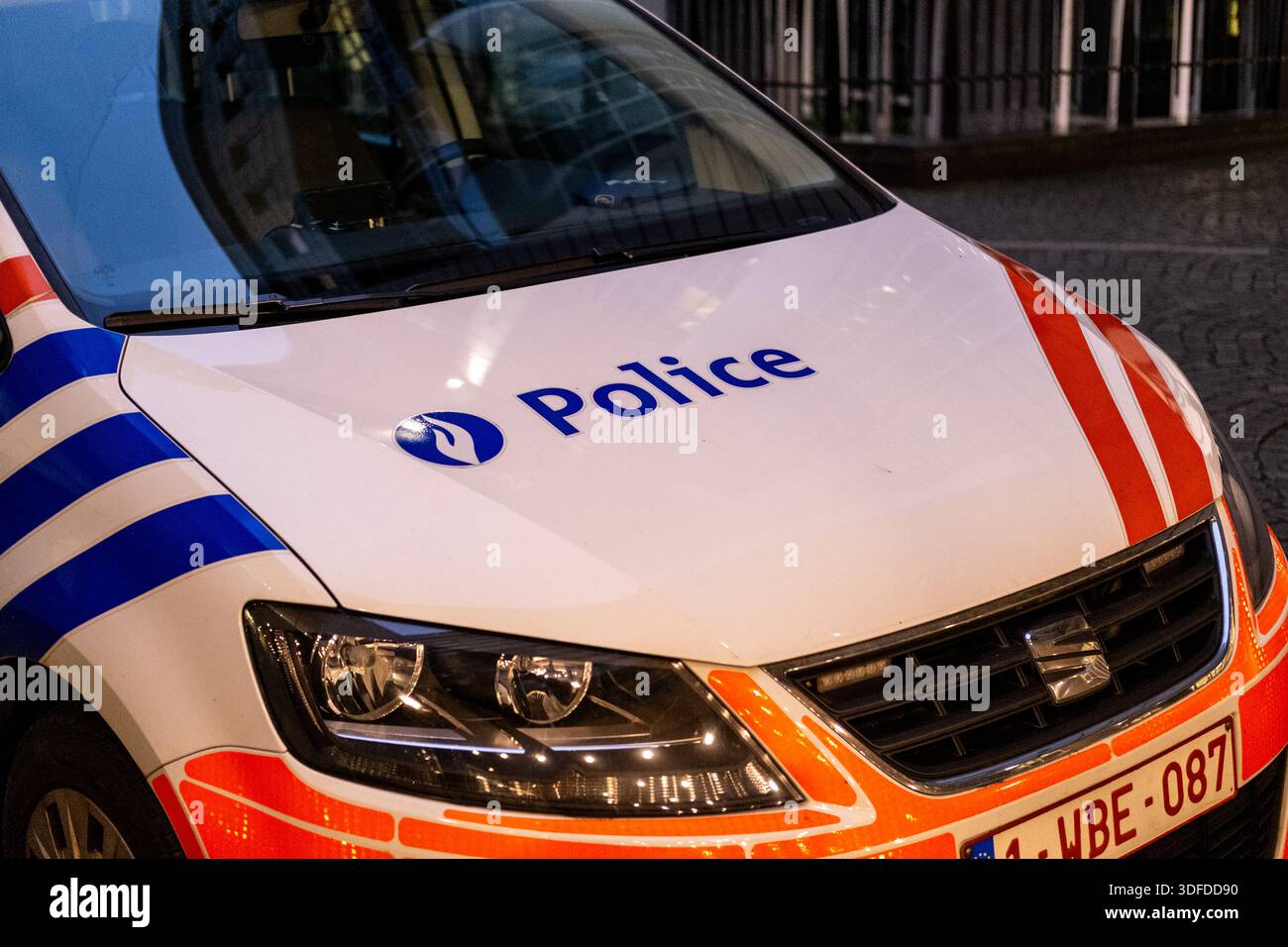 Vue rapprochée d'une voiture de police belge montrant le mot police et la plaque d'immatriculation 1-WBE-087 garée à Bruxelles, région de Bruxelles-capitale, Belgique, le 1er janvier Banque D'Images