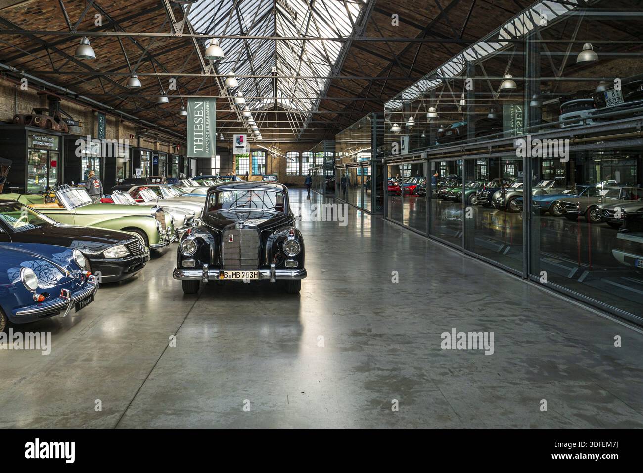 BERLIN - 11 MAI 2019 : voiture de luxe pleine grandeur Mercedes-Benz W189 modèle 300. 32e Berlin-Brandenburg Oldtimer Day Banque D'Images