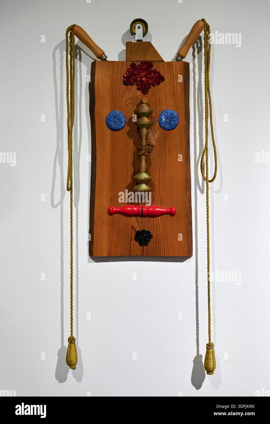 Tiglatpileser - legni e collage - Enrico Baj - 1995 - Varèse, Museo Civico d'Arte Moderna e Contemporanea di Castello Masnago ,Deposito Roberta C Banque D'Images