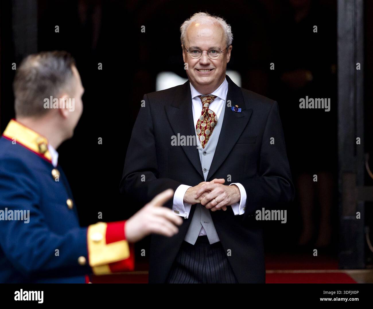 AMSTERDAM – Sjoert Klein Schiphorst, maréchal de la Maison Royale, au Palais Royal sur la place du Dam avant l'arrivée du roi Willem-Alexander et de la reine Máxima pour la réception du nouvel an. Le couple royal reçoit des membres du corps diplomatique des diplomates étrangers. REMKO DE WAAL / anp netherlands Out - belgique Out Banque D'Images