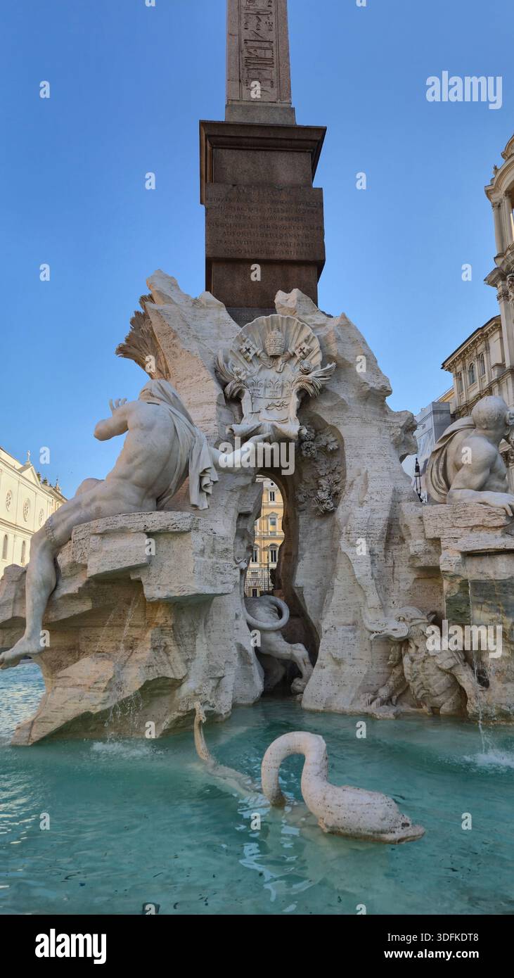La fontaine des quatre fleuves avec l'obélisque Agonalis et des sculptures en marbre détaillées du Bernin sur la Piazza Navona, Rome, Italie - Image de stock capturée avec un smartphone