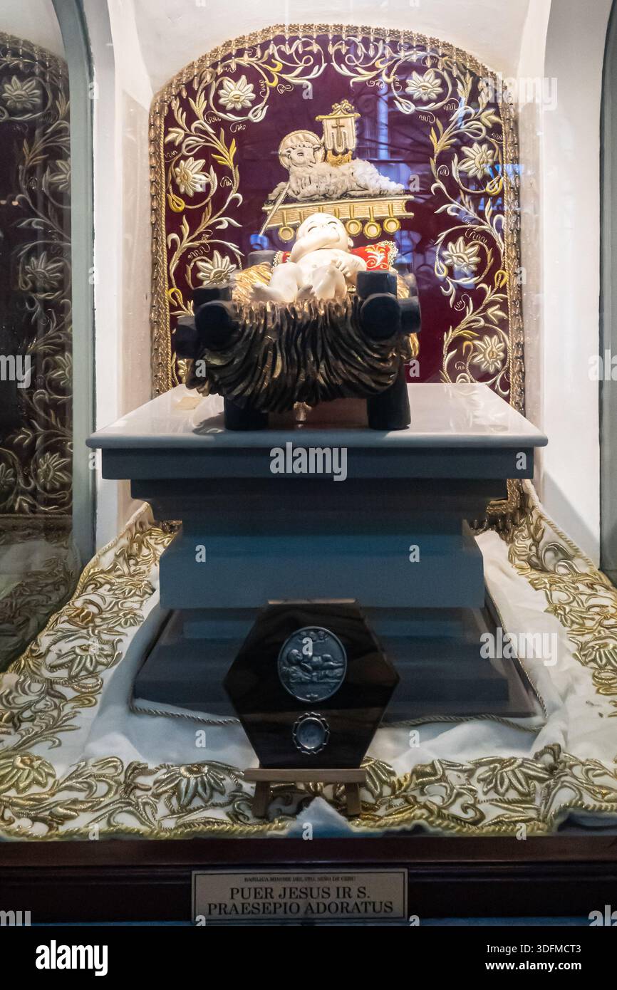 Relique du bébé Jésus dans la Basilique Minore del Santo Nino de Cebu, la plus ancienne église des Philippines. Banque D'Images