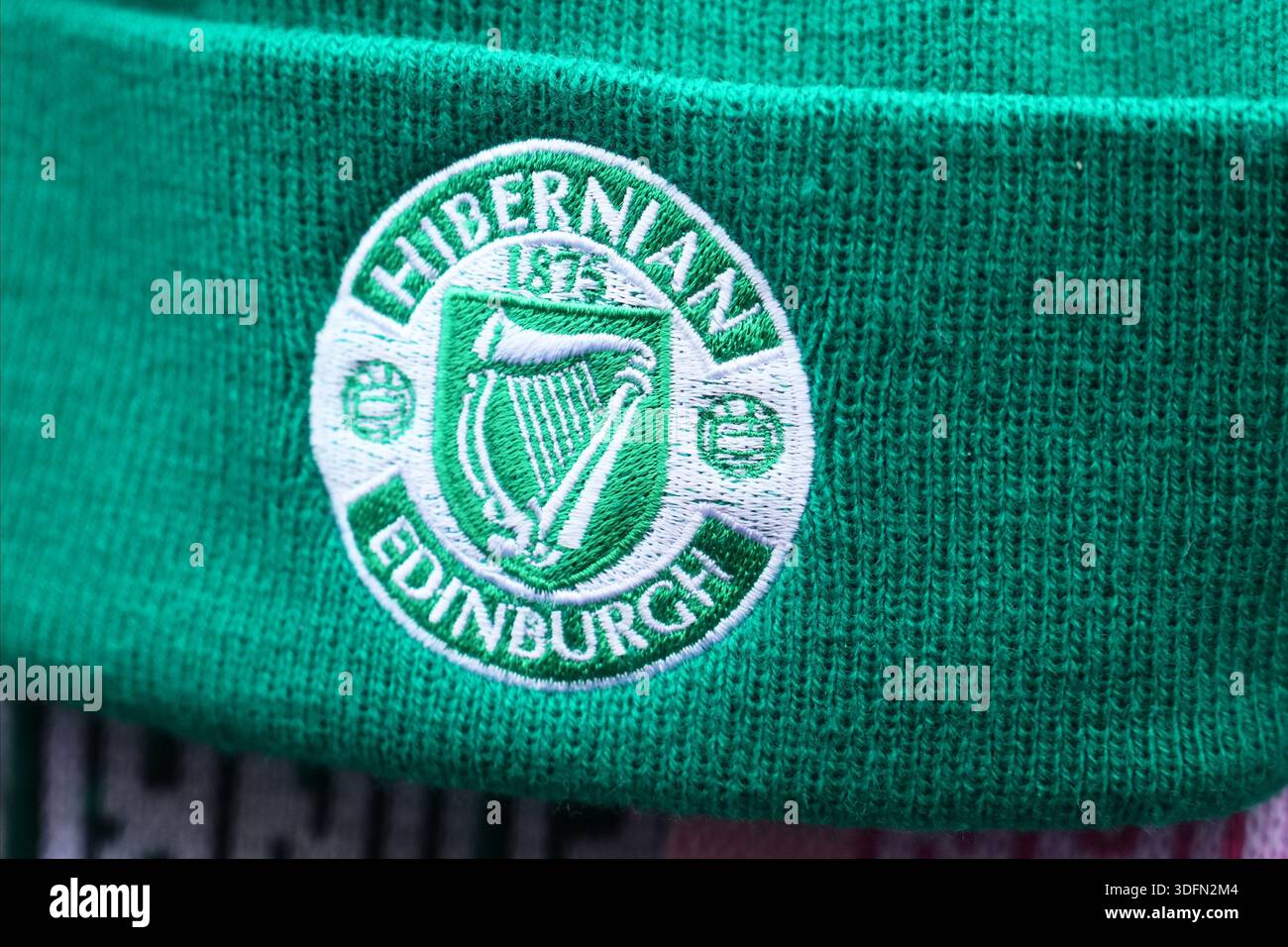 Le bouclier de l'Hibernian FC dans la rue près du stade Easter Road lors du match de premier League écossais, date 22, entre l'Hibernian FC et le Motherwell FC, joué au stade Easter Road le 10 janvier 2026 à Édimbourg, en Écosse. (Photo de Bagu Blanco / PRESSIN) Banque D'Images