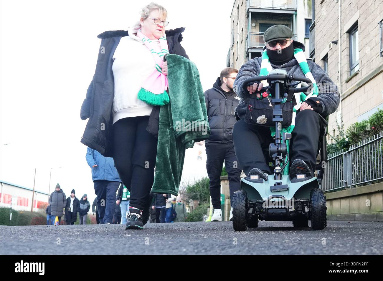 Les fans du Hibernian FC dans la rue lors du match de premier League écossais, date 22, entre le Hibernian FC et le Motherwell FC, ont joué au Easter Road Stadium le 10 janvier 2026 à Édimbourg, en Écosse. (Photo de Bagu Blanco / PRESSIN) Banque D'Images