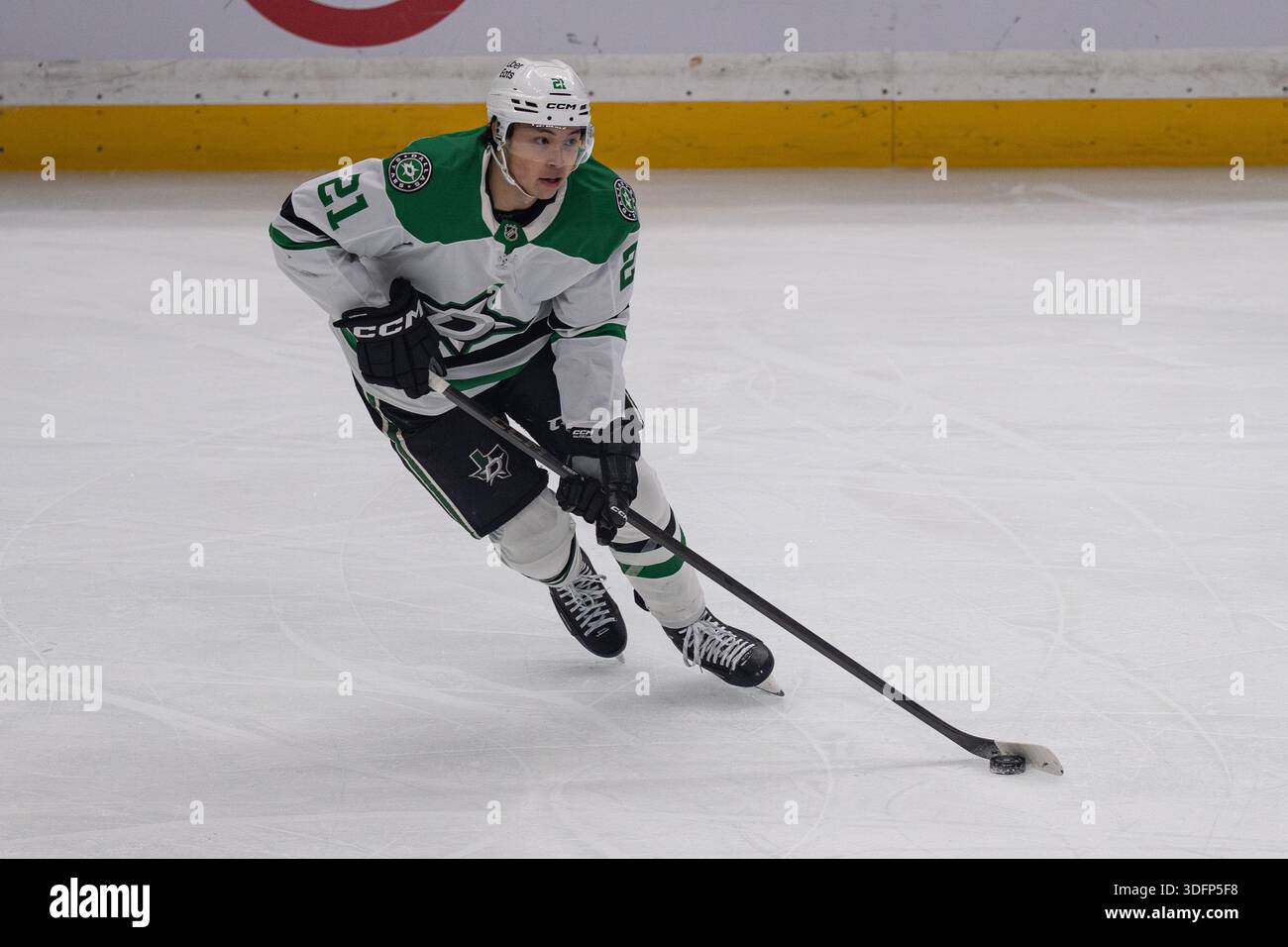 Les Stars de Dallas ont quitté l’aile Jason Robertson (21 ans) lors d’un match de hockey de la LNH contre les Kings de Los Angeles, le lundi 12 janvier 2026, à Crypto.com, à Los Angeles, EN CALIFORNIE, les Stars battent les Kings 3-1. (Jon Endow/image du sport) Banque D'Images