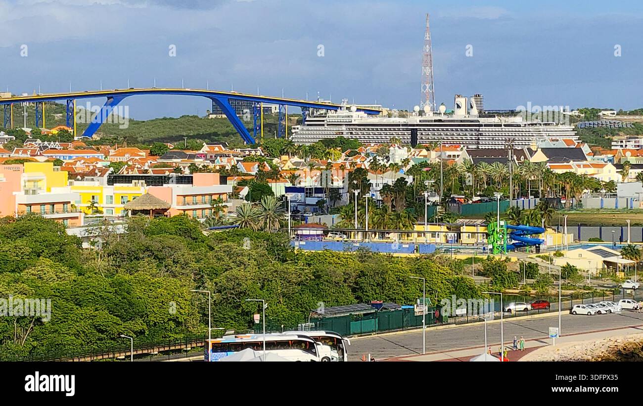 Pont de la Reine Juliana Willemstad Curaçao Antilles néerlandaises Caraïbes site du patrimoine mondial de l'UNESCO 01.02.2026 Banque D'Images
