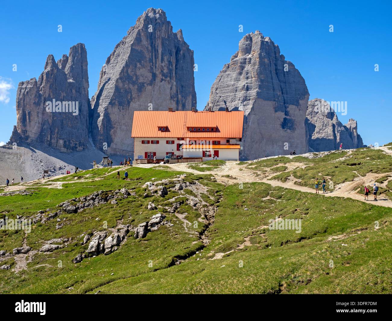 Rifugio Locatelli (Drei Zinnen Hütte) et le Tre Cime di Lavaredo Banque D'Images