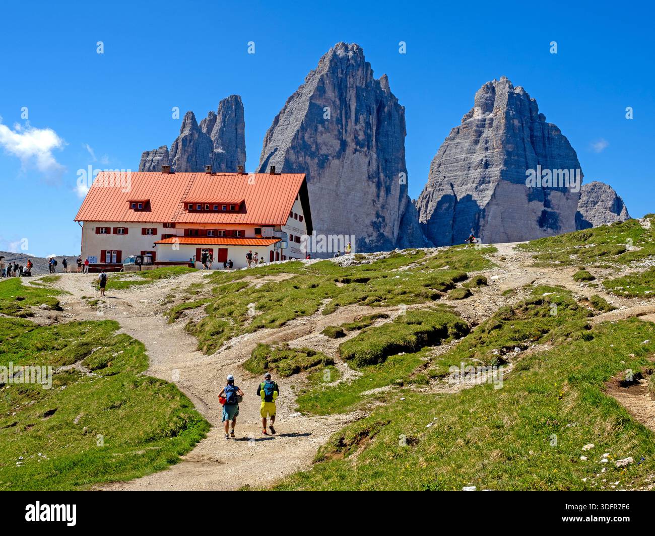 Rifugio Locatelli (Drei Zinnen Hütte) et le Tre Cime di Lavaredo Banque D'Images