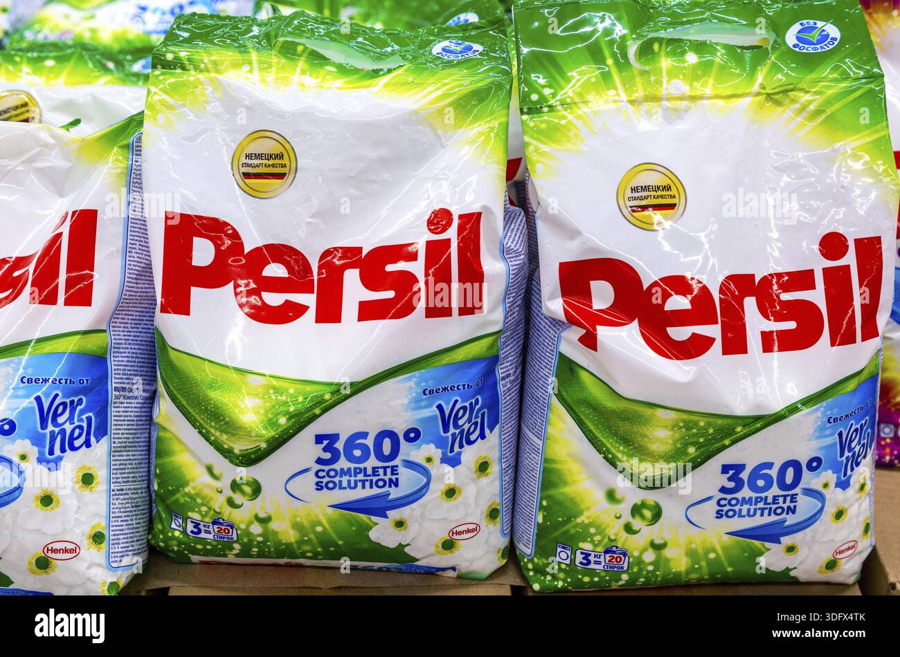 Samara, Russie - 31 mars 2019 : poudre à laver Persil sur la tablette prête à la vente au magasin Banque D'Images