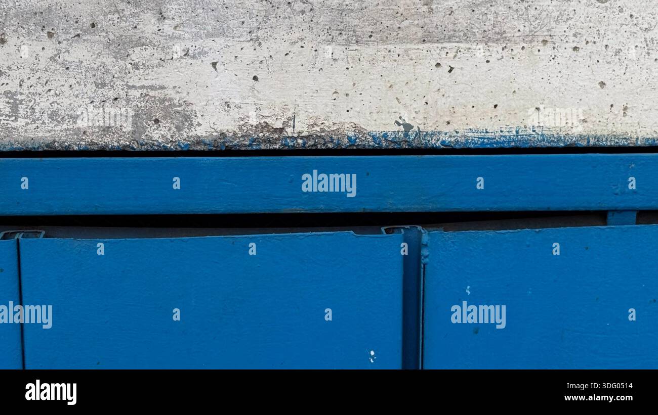 Surface texturée bleue et grise avec attrait industriel Banque D'Images