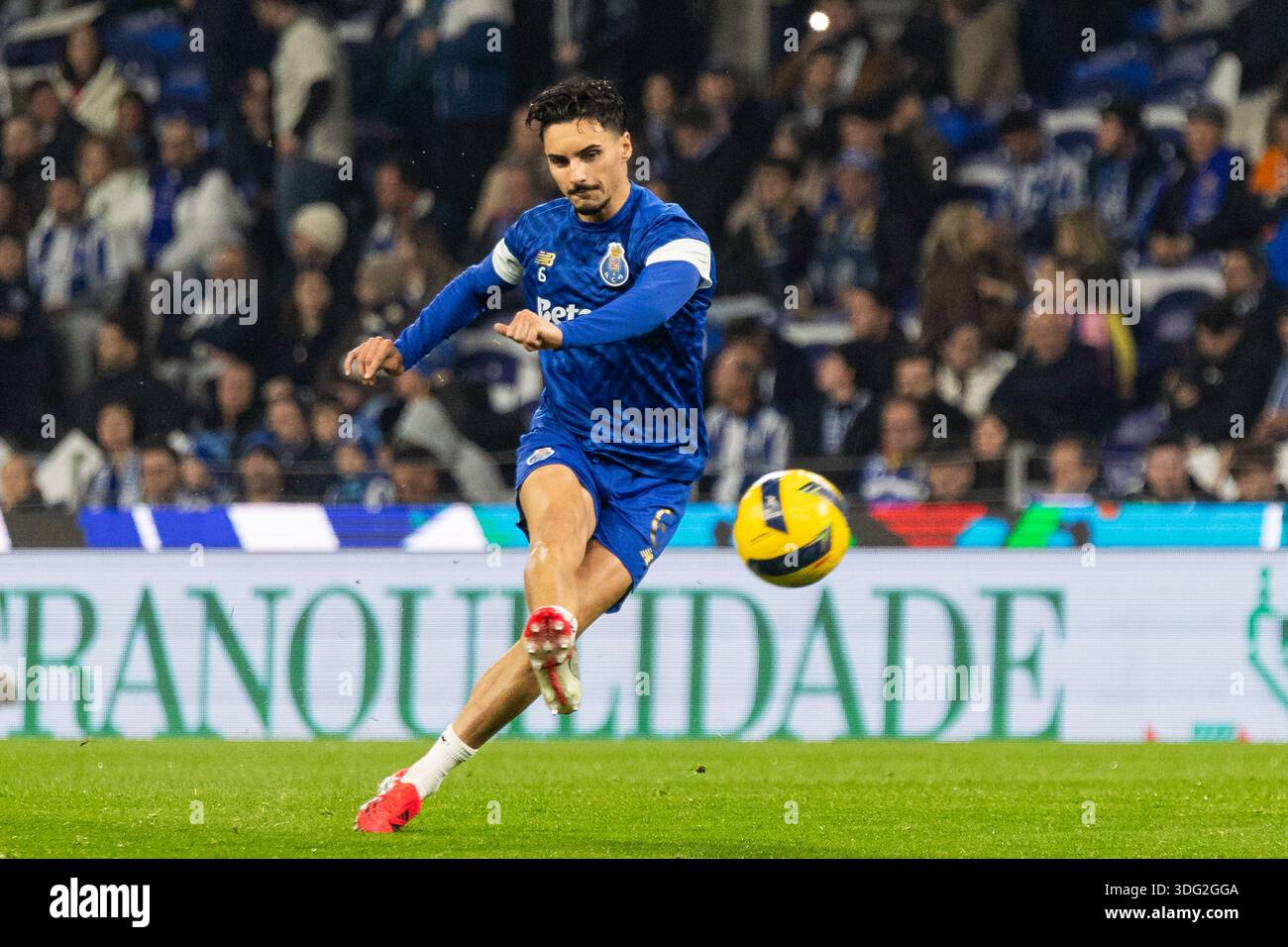 Le joueur du FC Porto Eustáquio est en action avant le match de la Coupe portugaise au Dragon Stadium le 14 janvier 2026 à Porto, Portugal. Banque D'Images