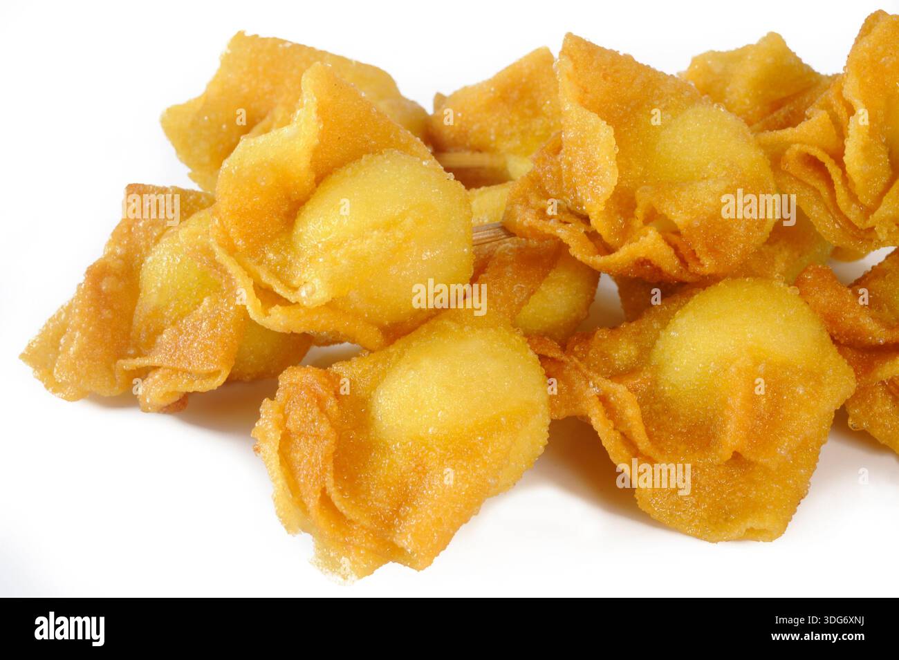 oeufs de caille enveloppés dans des emballages wonton frits Banque D'Images