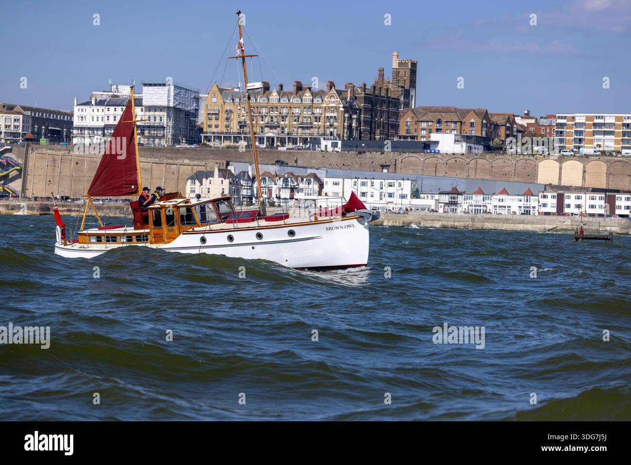 Brown Owl, un petit navire de Dunkerque, en mer près de Ramsgate, Kent. Ce bateau a participé à l'opération Dynamo en 1940, sauvant les troupes britanniques et alliées au large des plages de Dunkerque. Banque D'Images