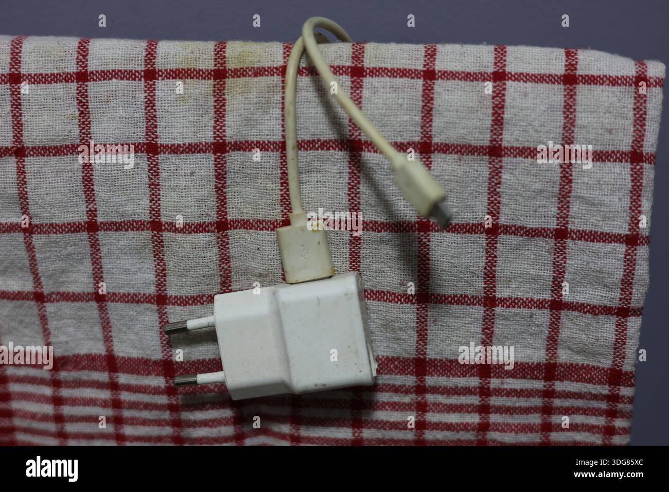 Un chargeur de téléphone avec prise de câble USB Banque D'Images