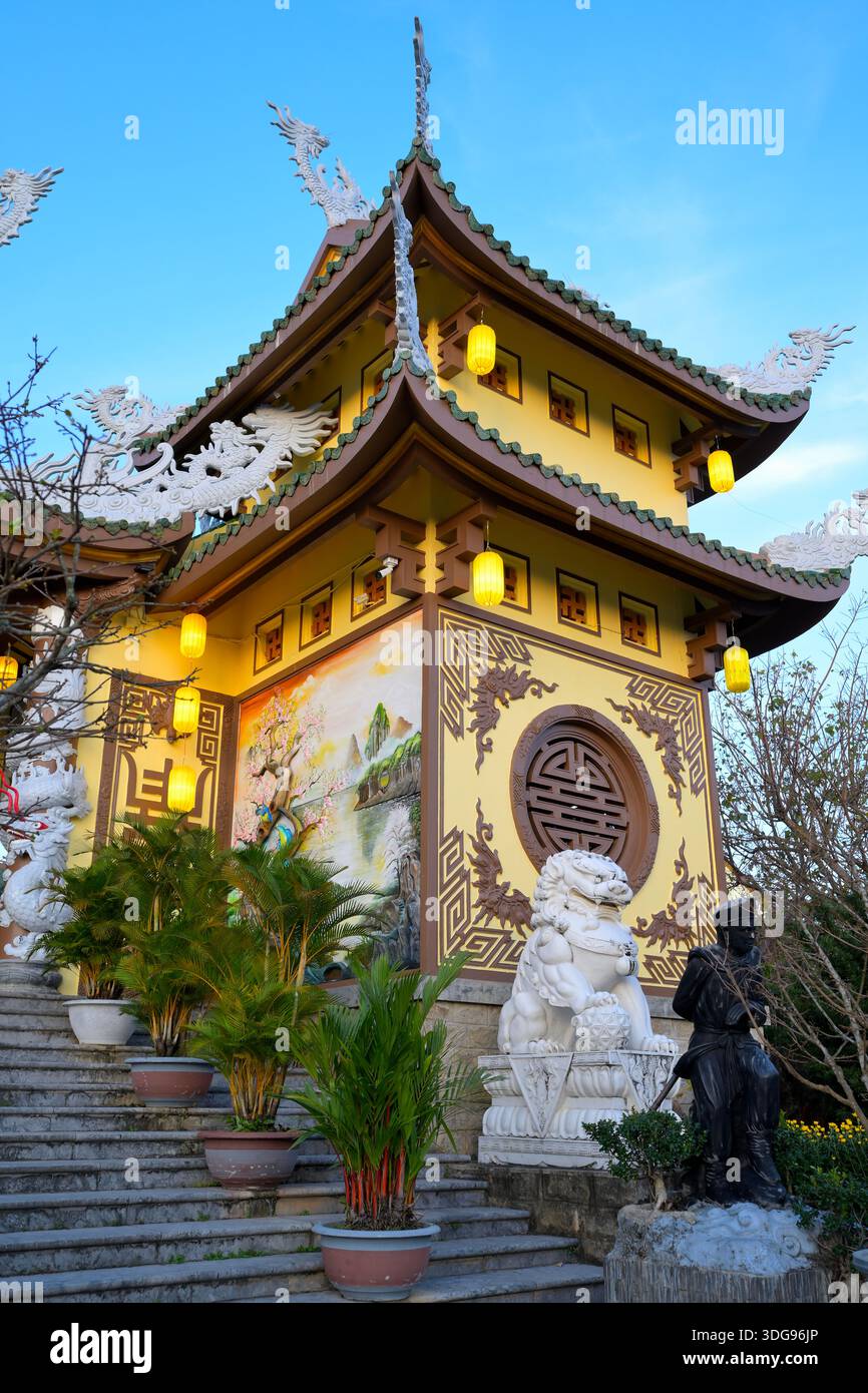 La statue de Lady Buddha Da Nang à l'intérieur de la pagode Linh Ung à son Tra Mountain, Da Nang VN Banque D'Images