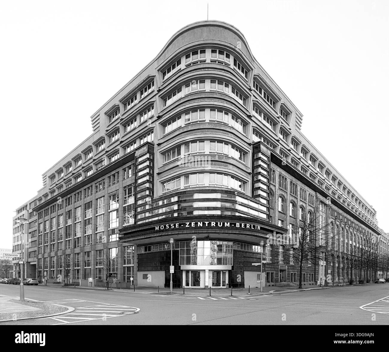 Mosse-Haus Berlin par Erich Mendelsohn, immeuble de bureaux moderniste avec fenêtres d'angle courbées et ruban, monument de la Neue Sachlichkeit Banque D'Images