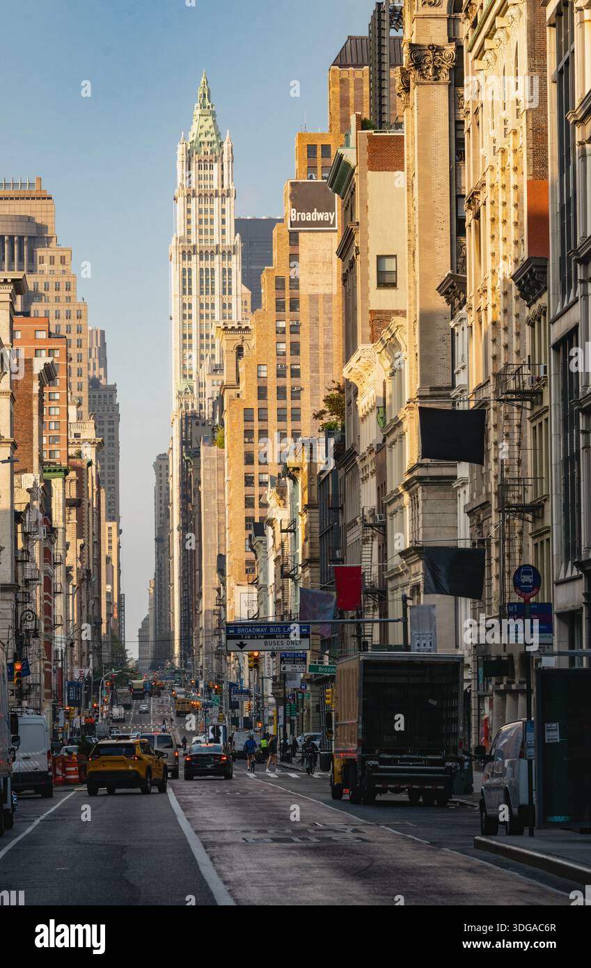 Vue sur la rue de Broadway à Manhattan le matin Banque D'Images