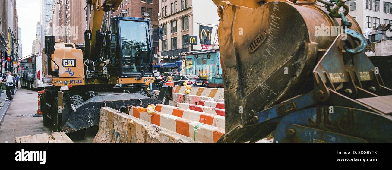 Excavatrice devant le New Yorker Hotel, New York, USA Banque D'Images