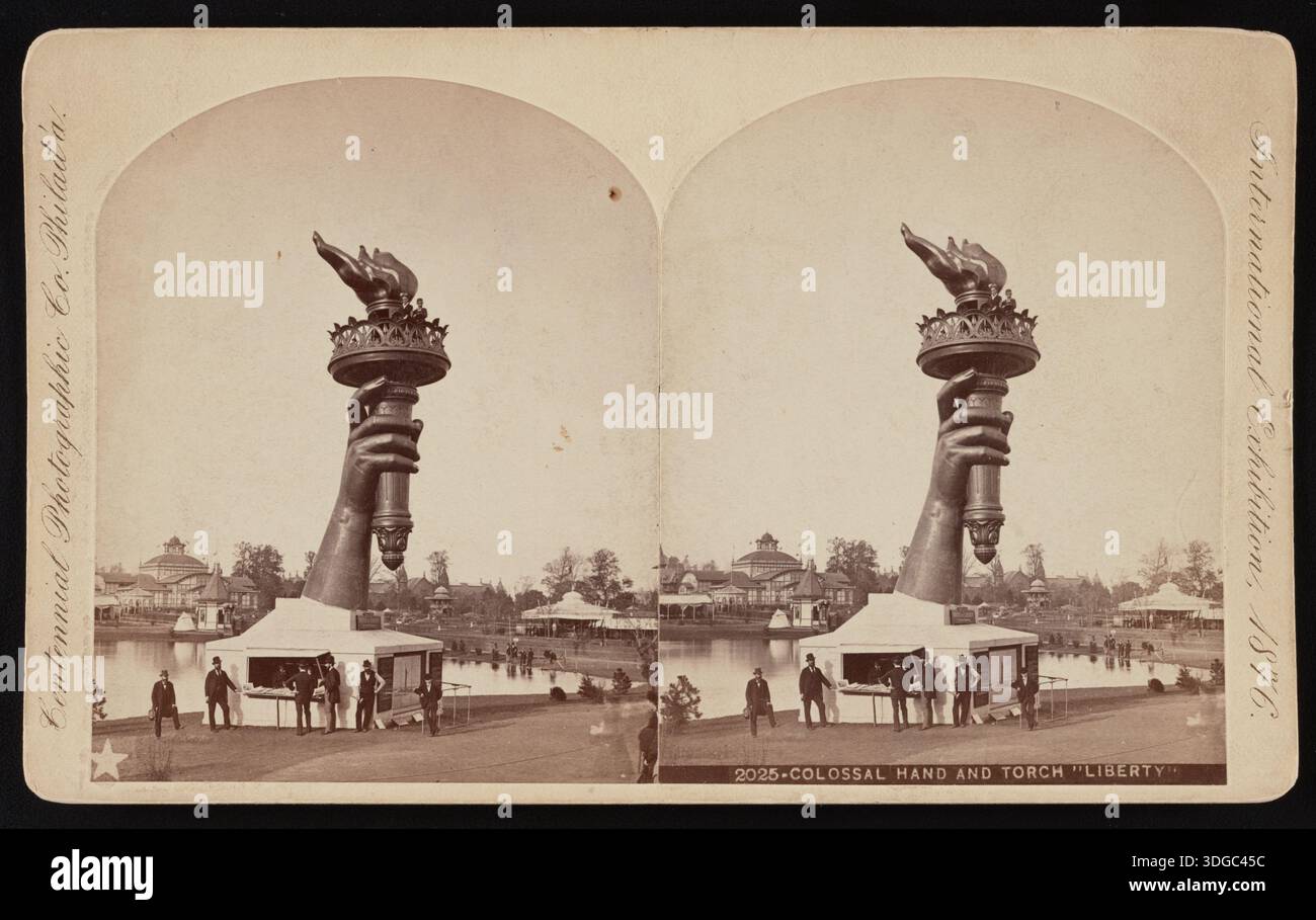 Statue de la liberté main et torche, exposition du centenaire 1876 à Philadelphie - photo de Centennial Photographic Co. Construction de la Statue de la liberté. 1876 Banque D'Images