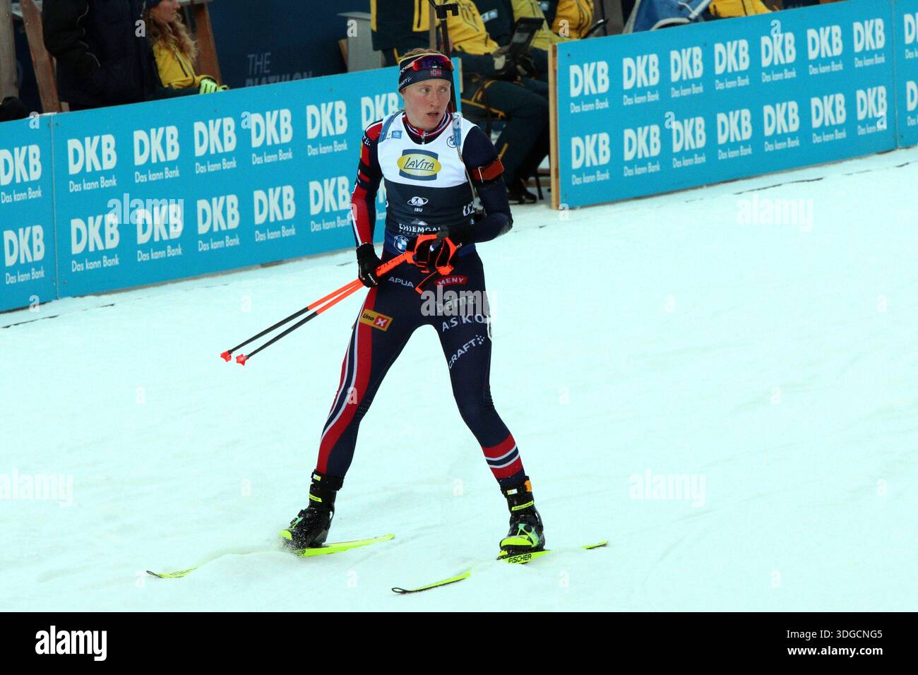 RUHPOLDING, ALLEMAGNE - 16 JANVIER : arrivée au champ de tir, KIRKEEIDE, Maren (NOR, #62) au SPRINT FÉMININ DE 7,5 km à la Coupe du monde BMW IBU Biathlon Ruhpolding le 16 janvier 2026 à Ruhpolding, Allemagne. Banque D'Images