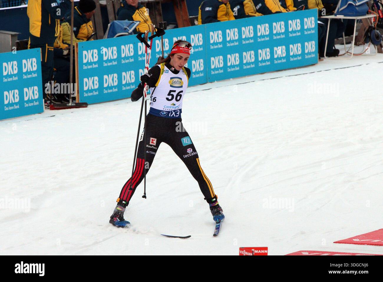 RUHPOLDING, ALLEMAGNE - 16 JANVIER : arrivée au champ de tir, VOIGT, Vanessa (GER, #56) au SPRINT FÉMININ DE 7,5 km à la Coupe du monde BMW IBU Biathlon Ruhpolding le 16 janvier 2026 à Ruhpolding, Allemagne. Banque D'Images