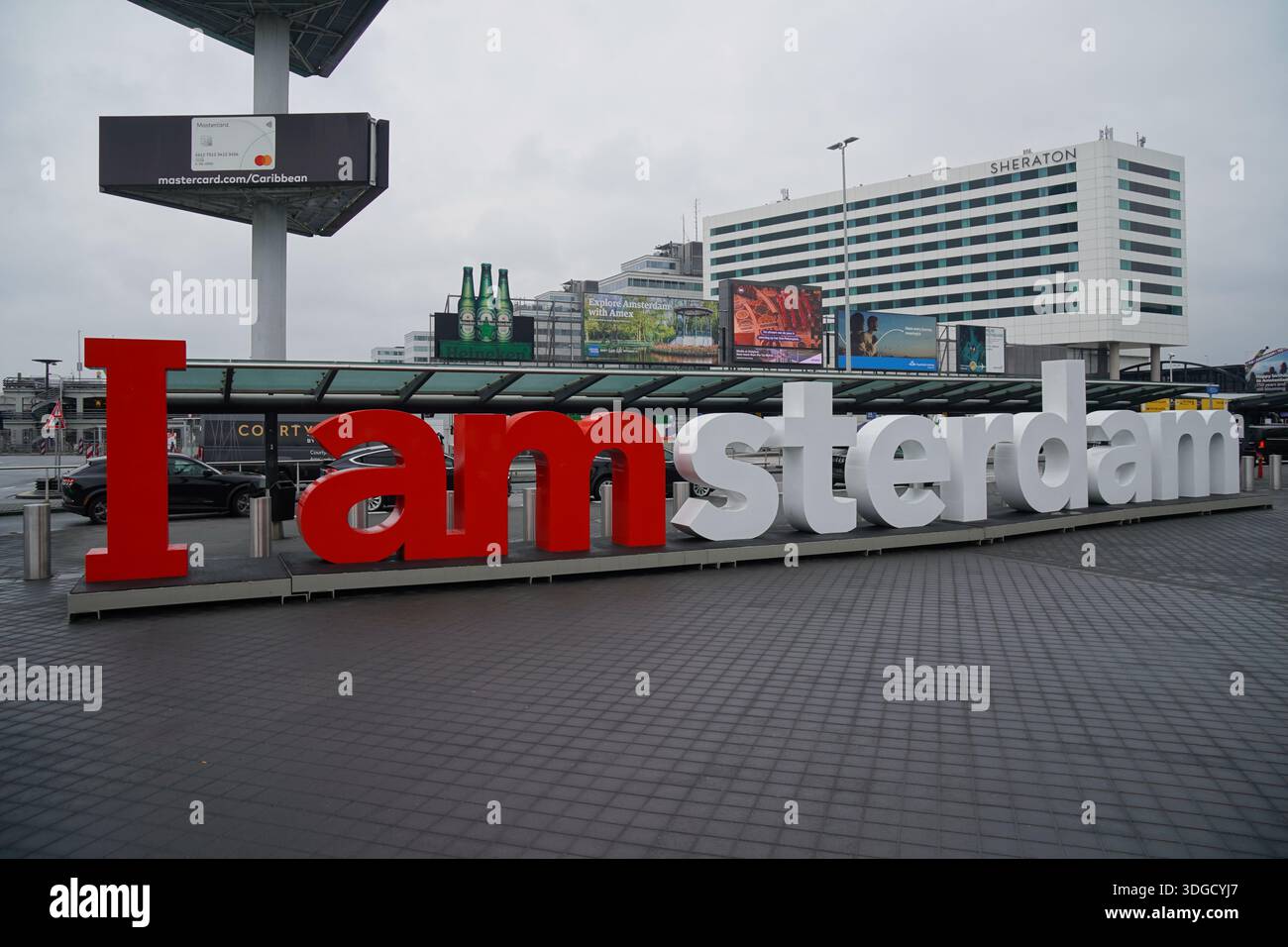 I amsterdam signe et environs à l'aéroport de Schiphol, pays-Bas Banque D'Images