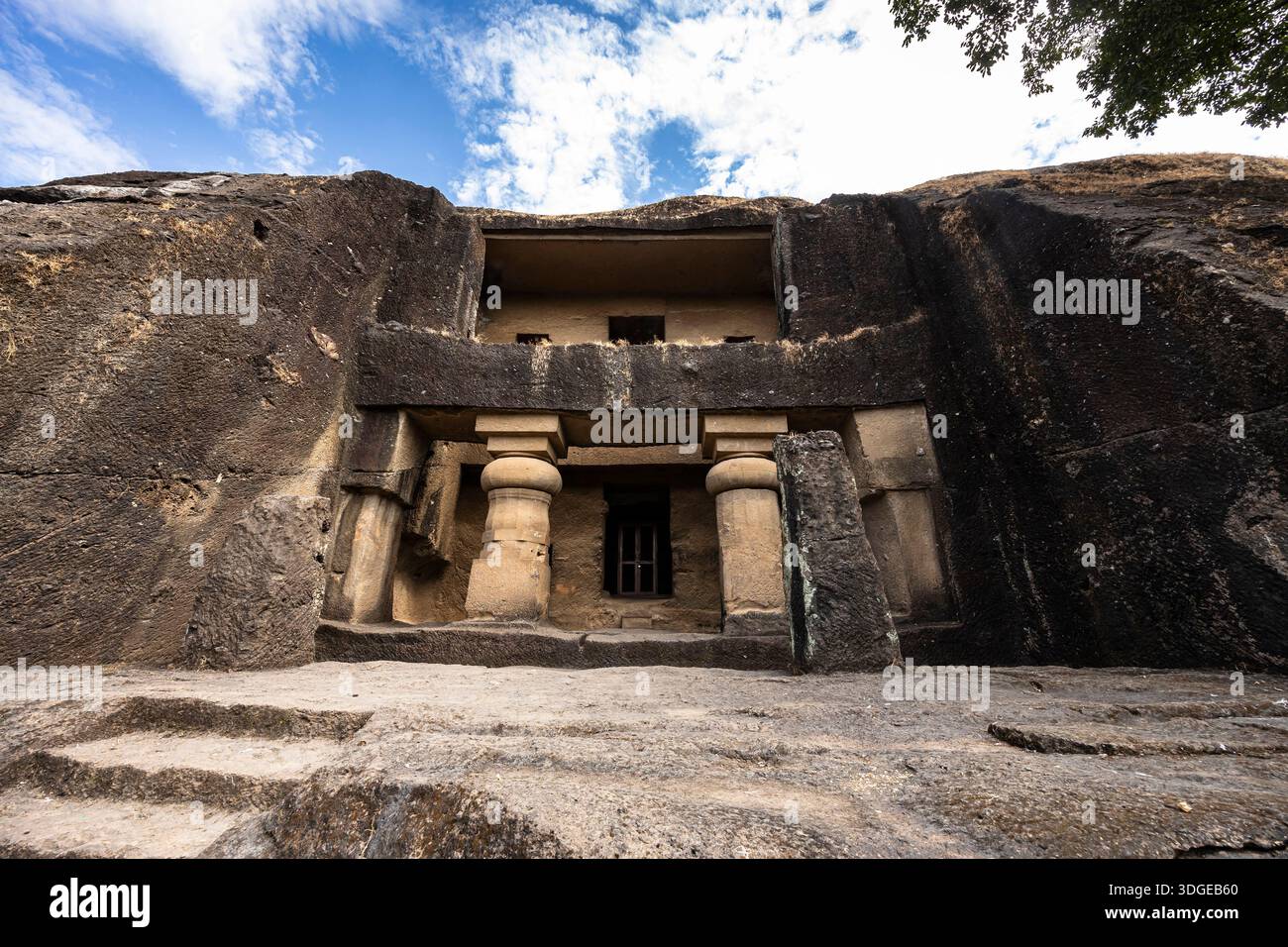 Grottes de Kanheri, temples taillés dans la roche, façade de la grotte 1, parc national de Sanjay Gandhi, Mumbai, Inde, Asie du Sud, Asie Banque D'Images