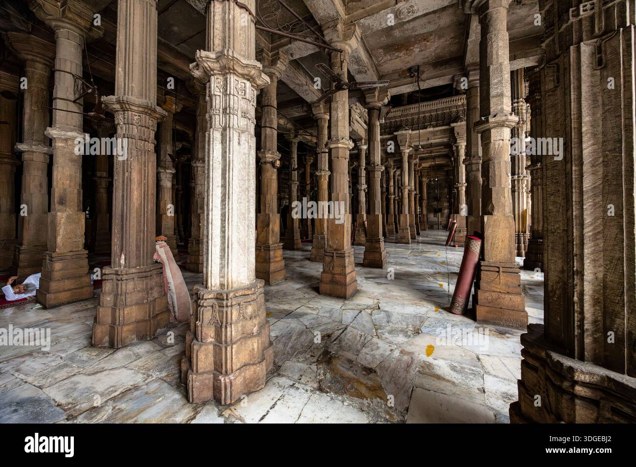 Jama Masjid (Mosquée), salle de prière avec d'innombrables piliers, Ahmedabad, Gujarat, Inde, Asie du Sud, Asie Banque D'Images