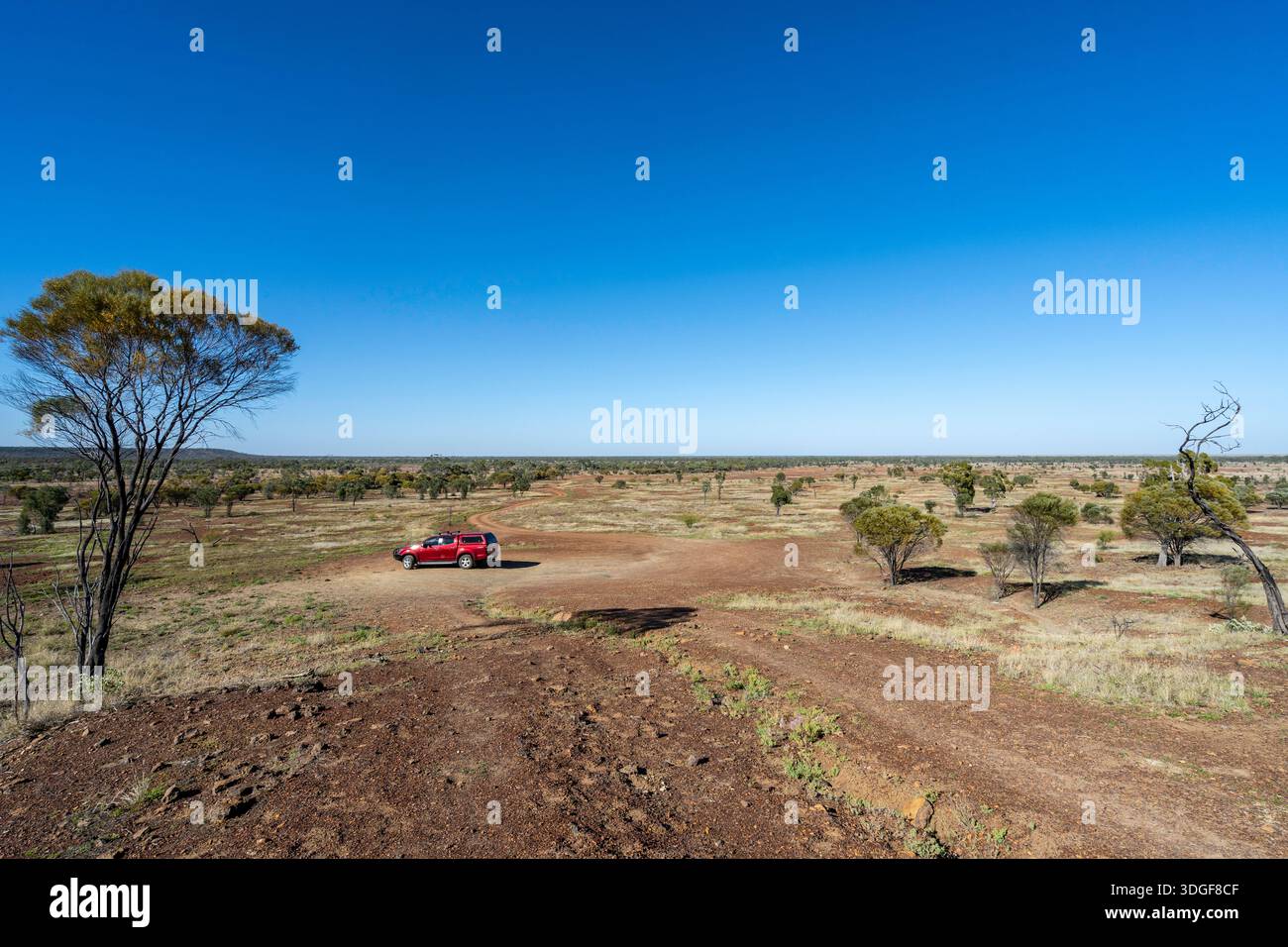 Vue sur le paysage aride près d'Aramac, Queensland, Australie Banque D'Images