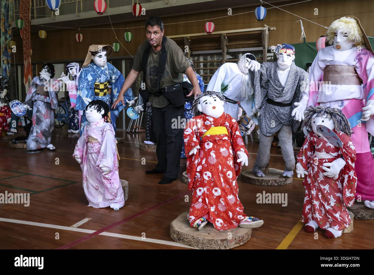 Poupées de chiffon dans une pièce de Nagoroshimo, représentées lors d'un événement, Nagoroshimo, Japon Banque D'Images