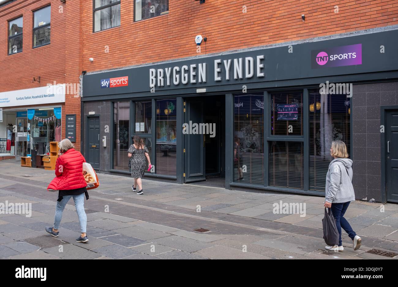Bryggen Eynde Bar dans le centre-ville de Bridgend Glamorgan South Wales UK Banque D'Images