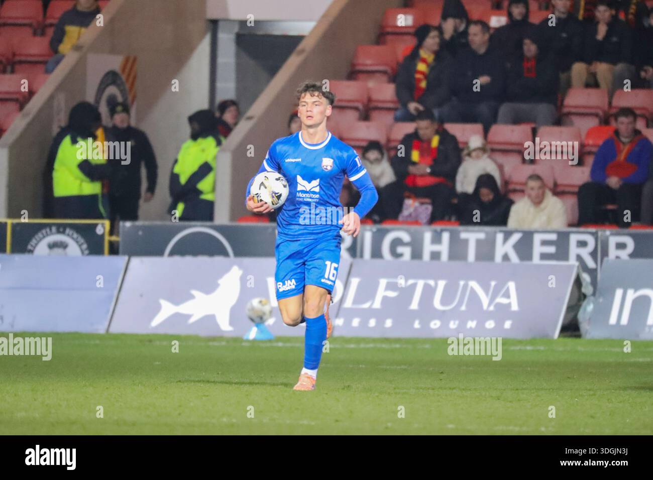 Glasgow, Royaume-Uni. 17 janvier 2026. Tommy North de Montrose (#16) célèbre le premier but de Montrose lors du match de 4e tour de Coupe d'Écosse entre Partick Thistle et Montrose FC au Firhill Stadium le 17 janvier 2026.(photo par : Jacob Hughes/Sipa USA) crédit : Sipa US/Alamy Live News Banque D'Images