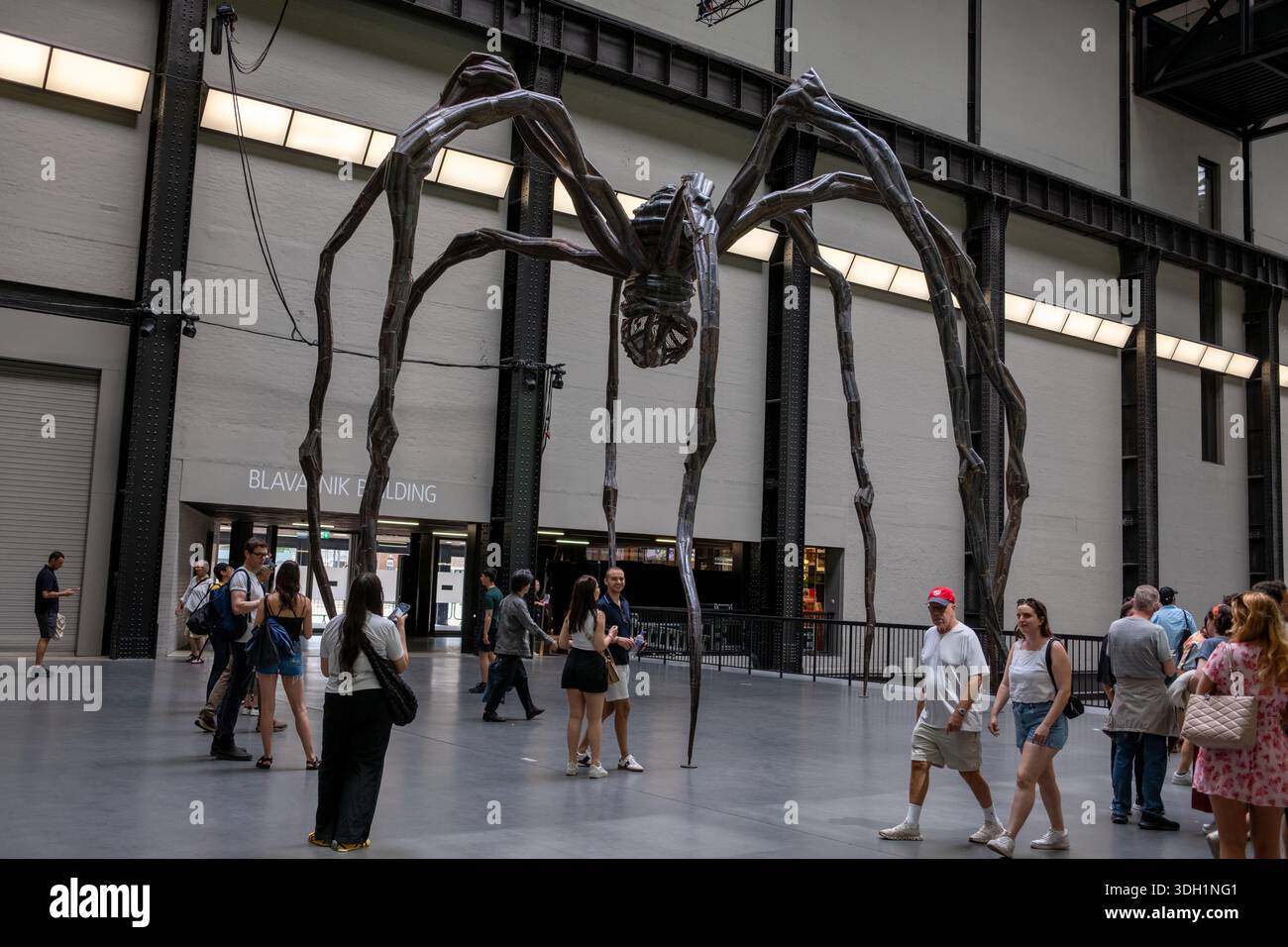 Maman Spider de Louise Bourgeois au Tate Modern Art Museum à Londres Angleterre Banque D'Images