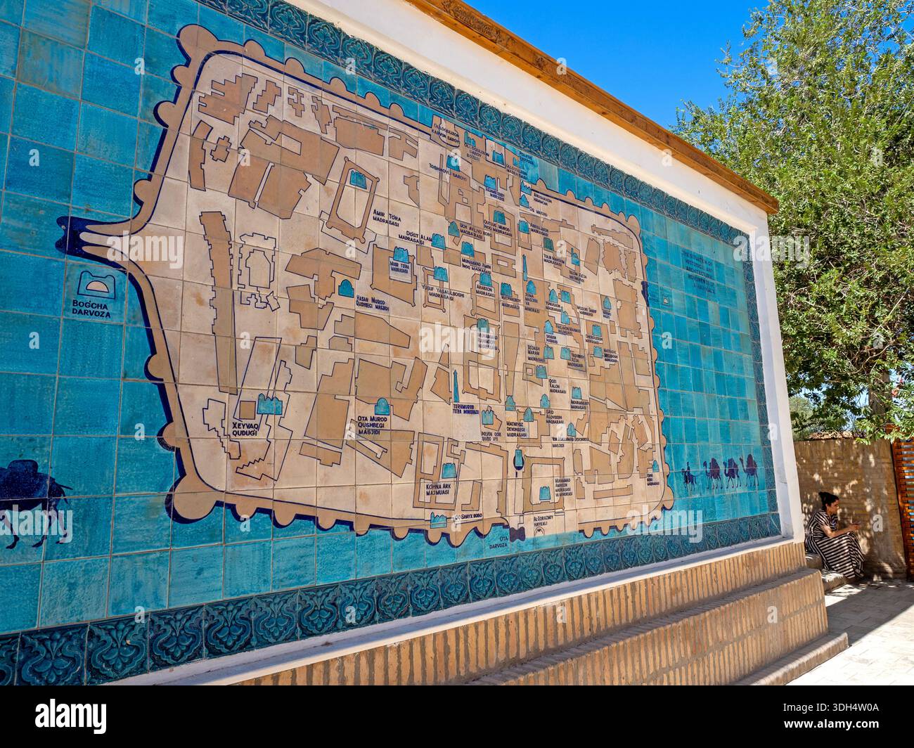 Carte d'Ichan-Kala, la vieille ville de Khiva, à l'intérieur de l'une des portes de la ville Banque D'Images