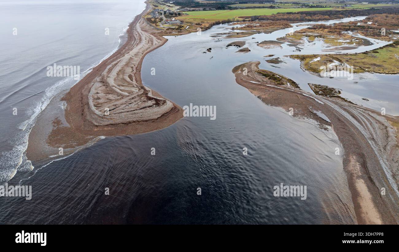 Rivière Spey Écosse Spey Bay et Spey Mouth Tugnet et grands bancs de galets ou de galets Banque D'Images