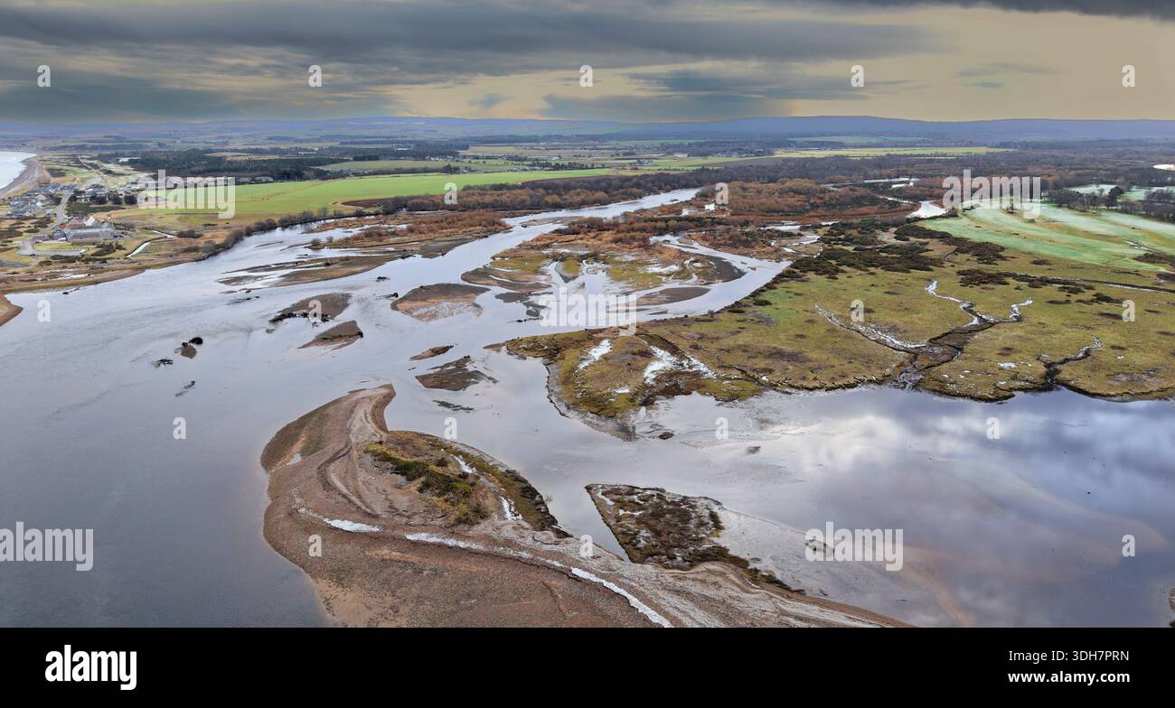 River Spey Écosse Spey Bay et Spey Mouth Tugnet et bancs de galets ou de galets Banque D'Images