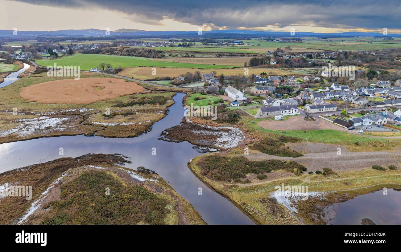 River Spey Écosse la route de Garmouth passe le parcours de golf jusqu'à Kingston Village Banque D'Images