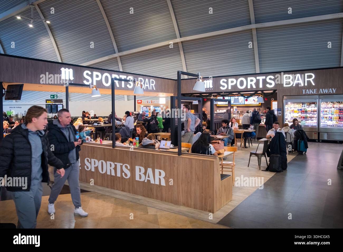 Restaurant Sports Bar dans le salon des départs de l'aéroport de Valence Banque D'Images