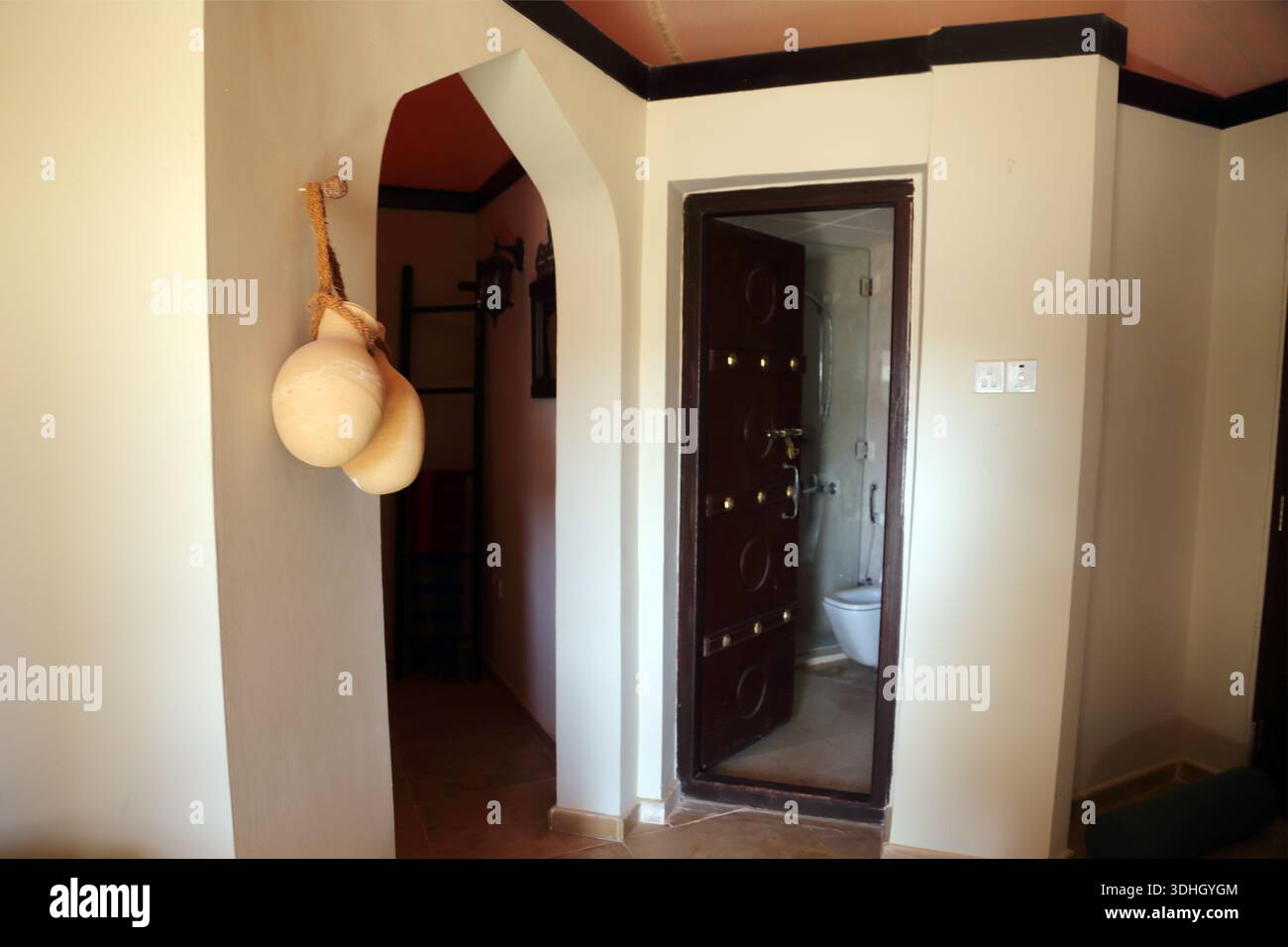 Intérieur d'une tente écologique à Ras al Jinz Turtle Reserve Oman Banque D'Images