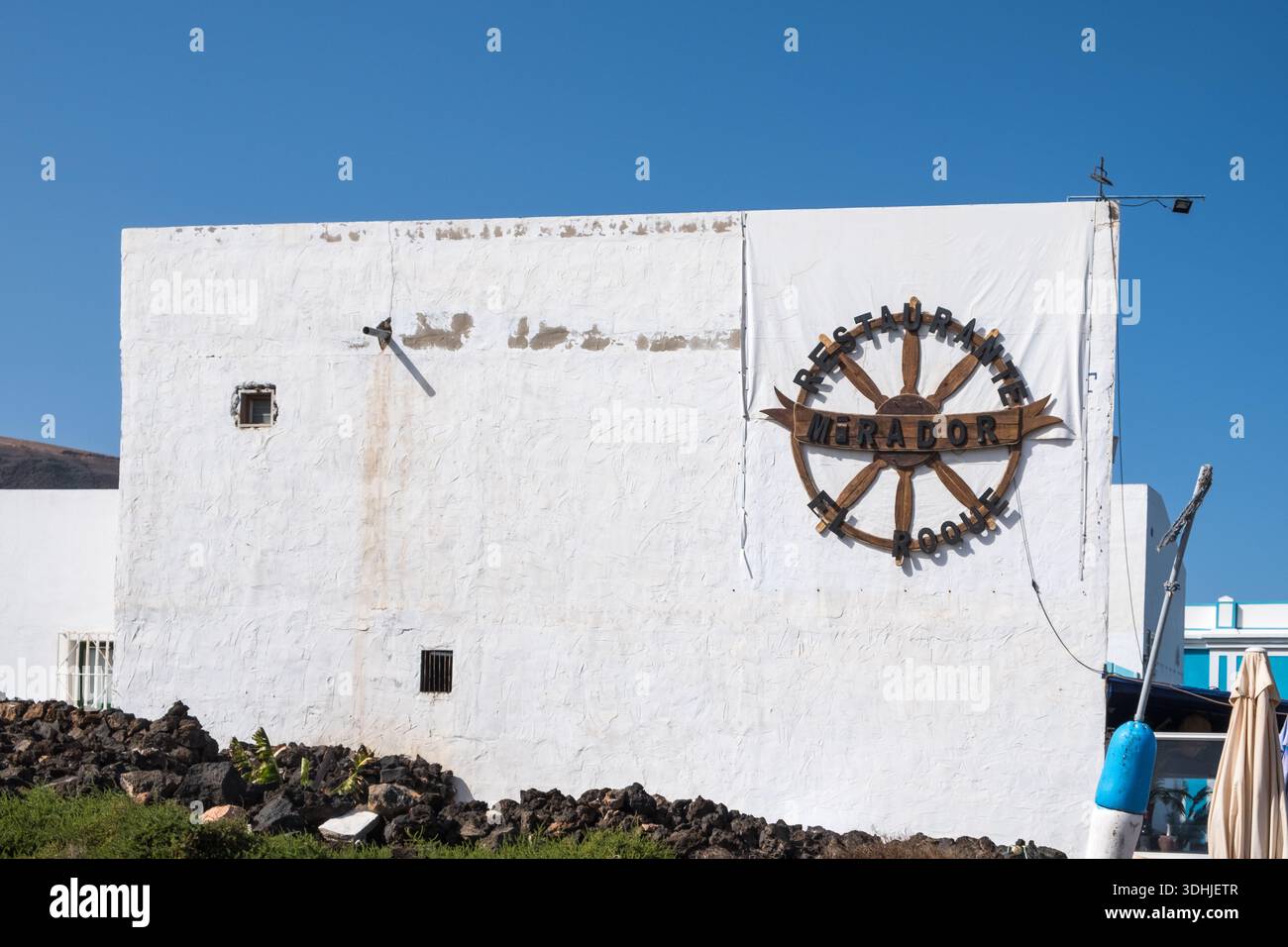 Panneau pour Restaurante Mirador El Roque dans le village côtier d'Orzola, Lanzarote Banque D'Images