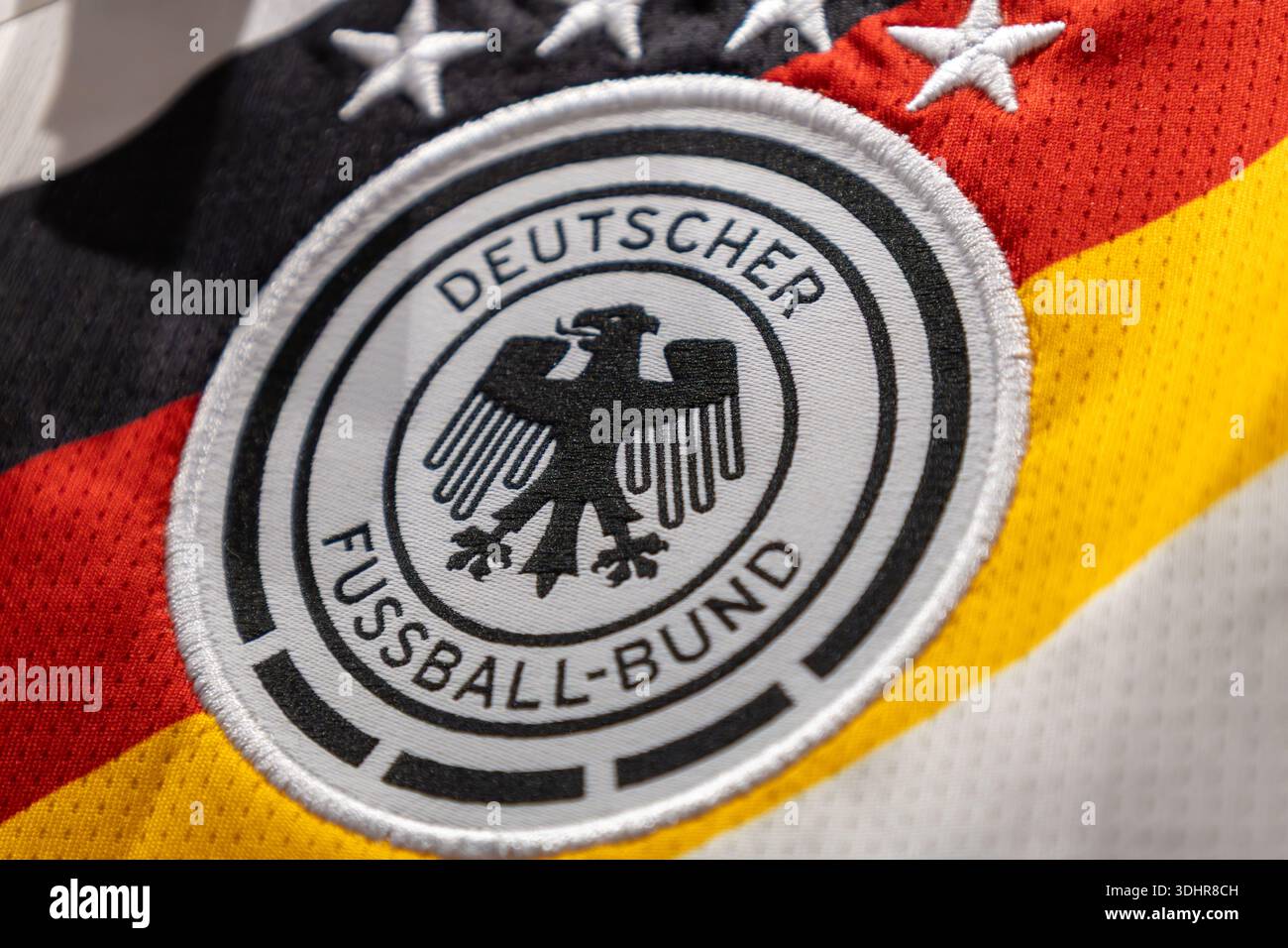 Gros plan du logo DFB (Fédération allemande de football) sur le maillot de l'équipe nationale allemande de football Banque D'Images