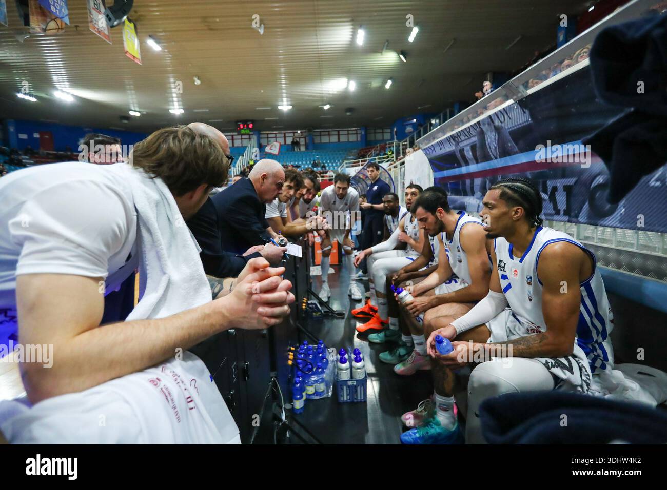 Rieti Timeout pendant Real Sebastiani Rieti vs Dole basket Rimini - Stagione 2025-26 Campionato Italiano Pallacanestro - Old Wild West Serie A2 Maschi Banque D'Images