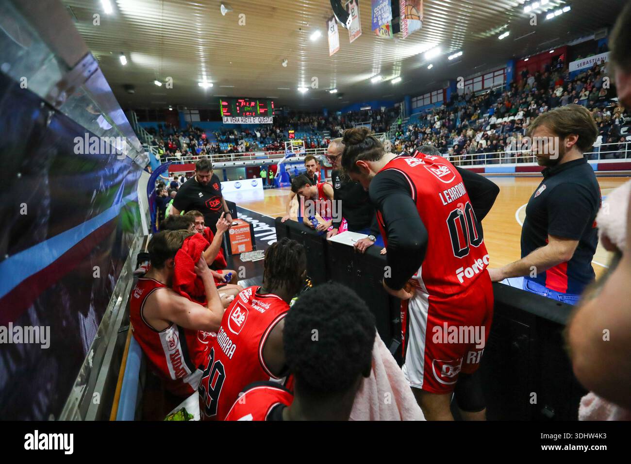 Rimini Time Out pendant Real Sebastiani Rieti vs Dole basket Rimini - Stagione 2025-26 Campionato Italiano Pallacanestro - Old Wild West Serie A2 MASC Banque D'Images