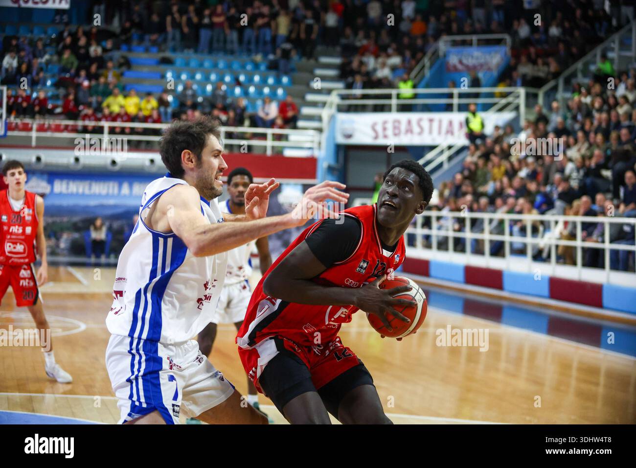 #12 Assane Sankare (ITA/SEN) - Dole basket Rimini pendant Real Sebastiani Rieti vs Dole basket Rimini - Stagione 2025-26 Campionato Italiano Pallacane Banque D'Images