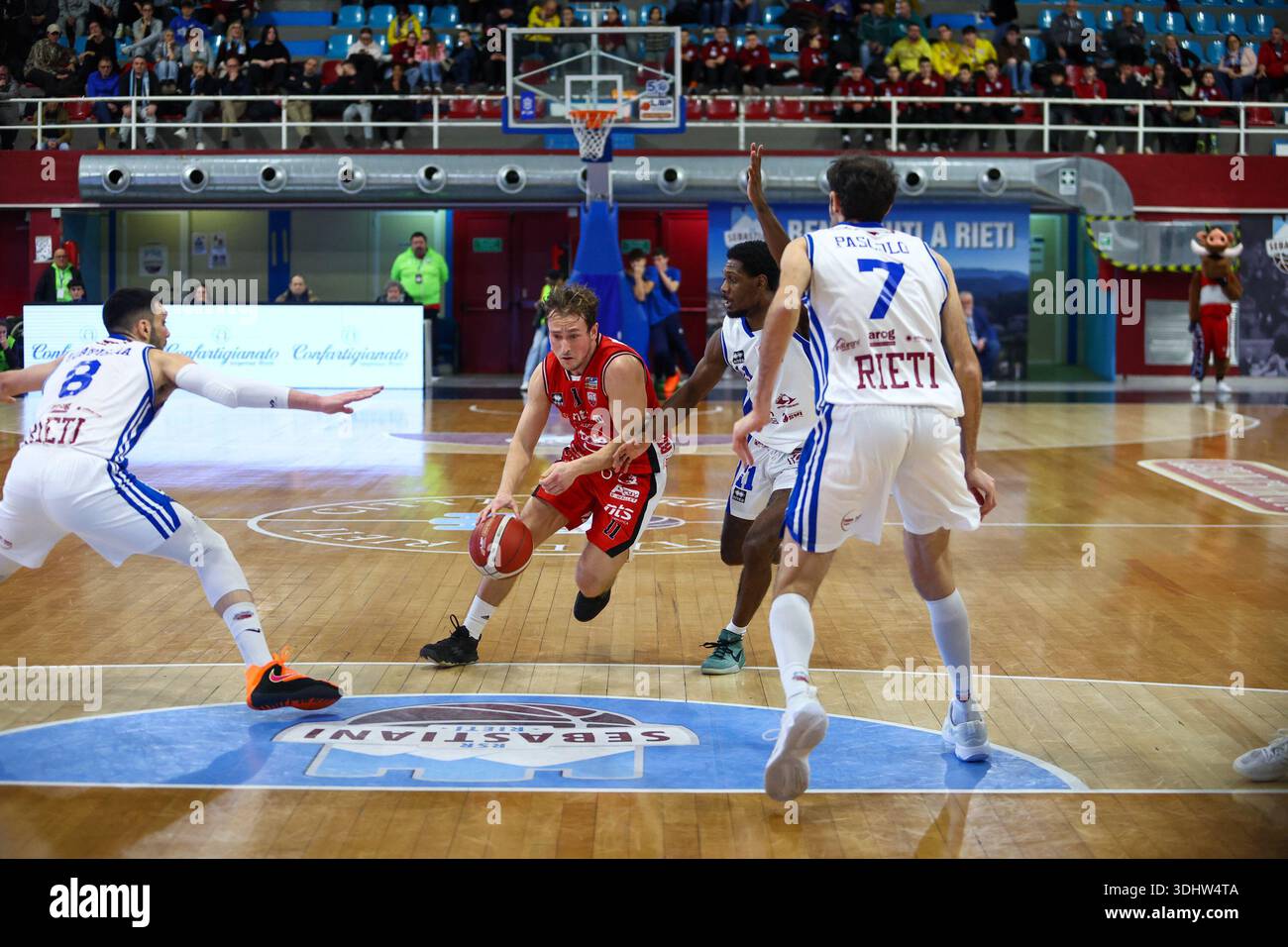 #11 Davide de Negri (ITA) - Dole basket Rimini pendant Real Sebastiani Rieti vs Dole basket Rimini - Stagione 2025-26 Campionato Italiano Pallacanestr Banque D'Images