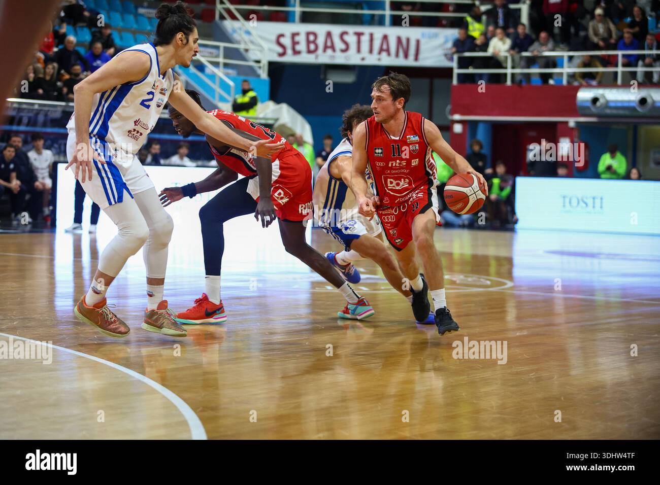 #11 Davide de Negri (ITA) - Dole basket Rimini pendant Real Sebastiani Rieti vs Dole basket Rimini - Stagione 2025-26 Campionato Italiano Pallacanestr Banque D'Images