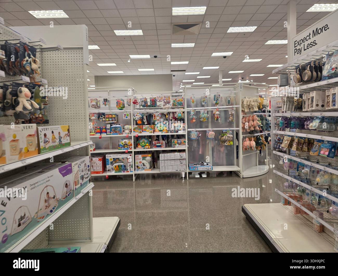 Balayer les produits des magasins Target Banque D'Images