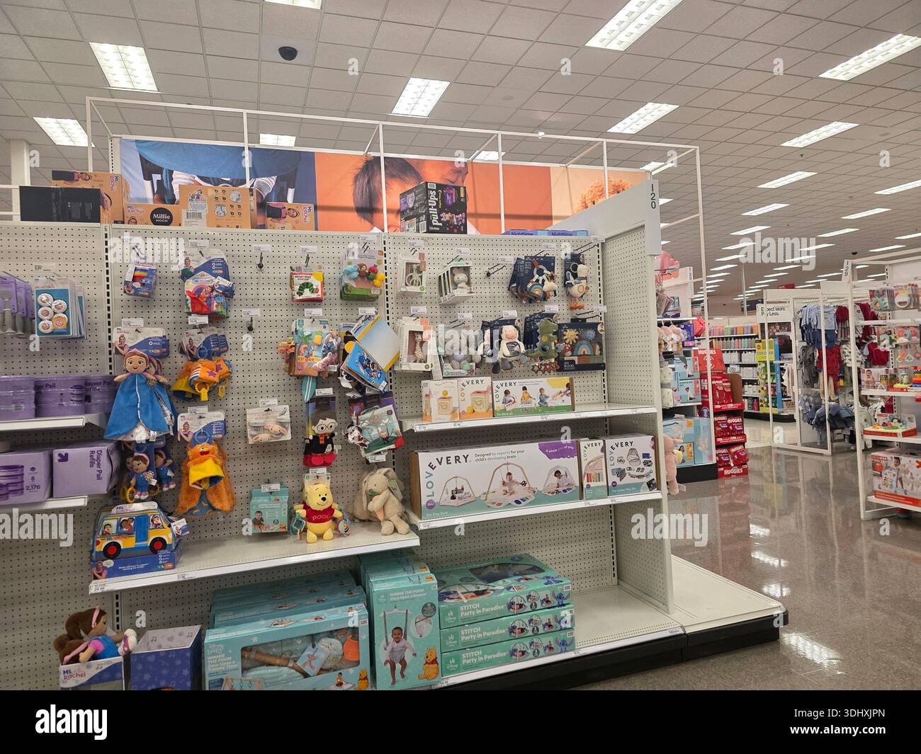 Balayer les produits des magasins Target Banque D'Images