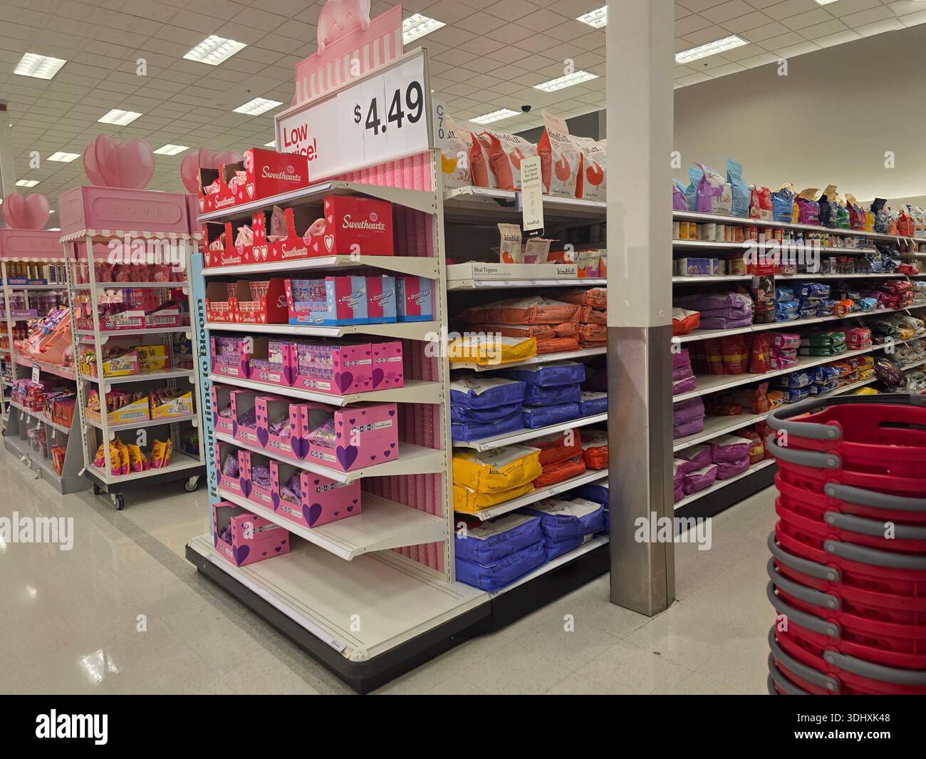 Balayer les produits des magasins Target Banque D'Images